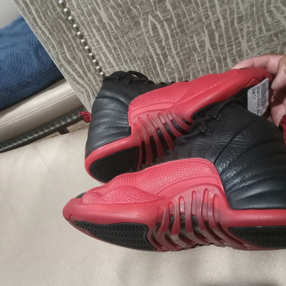Air Jordan 12 Retro Bred (Flu Game) Athletic shoes/Sneakers - Picture 12 of 14